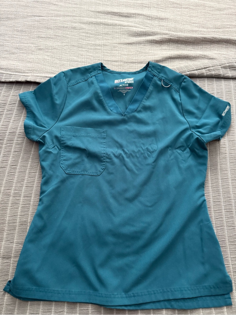 Grey's Anatomy Teal V-Neck Scrub Top with Chest Pocket - Picture 2 of 6